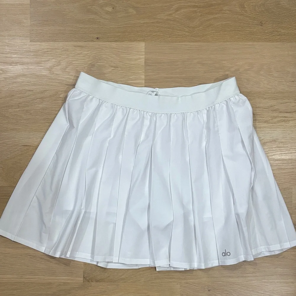 ALO Yoga Women's White Skater Skirt